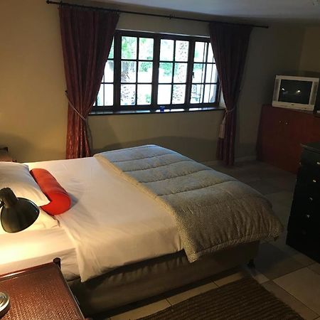 Golf And Garden Guesthouse Somerset West Εξωτερικό φωτογραφία