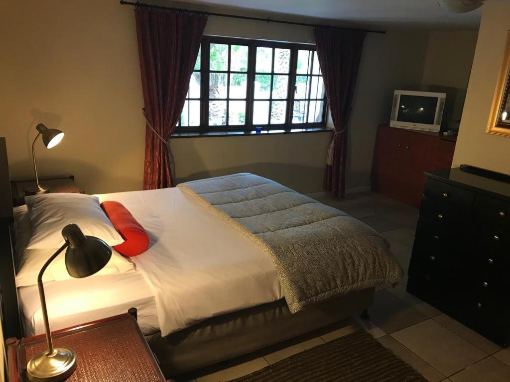 Golf And Garden Guesthouse Somerset West Εξωτερικό φωτογραφία